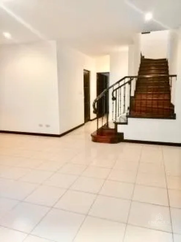 Zona 10 • Casa en Renta • Condominio Reina Sofía - 7