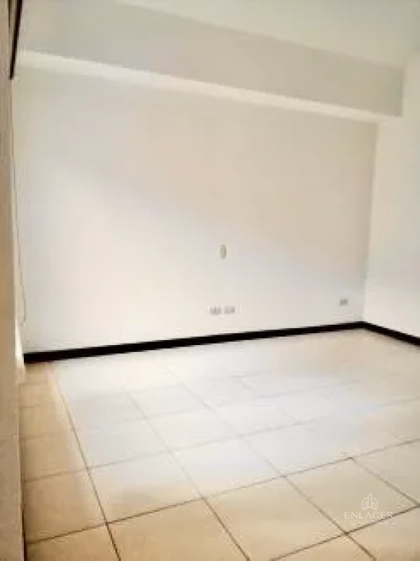Zona 10 • Casa en Renta • Condominio Reina Sofía - 4