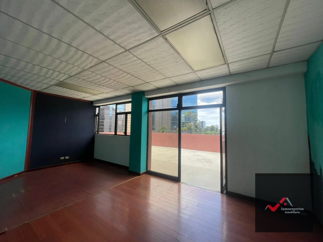 OFICINA EN RENTA ZONA 10 EDIFICIO S Y M - 12