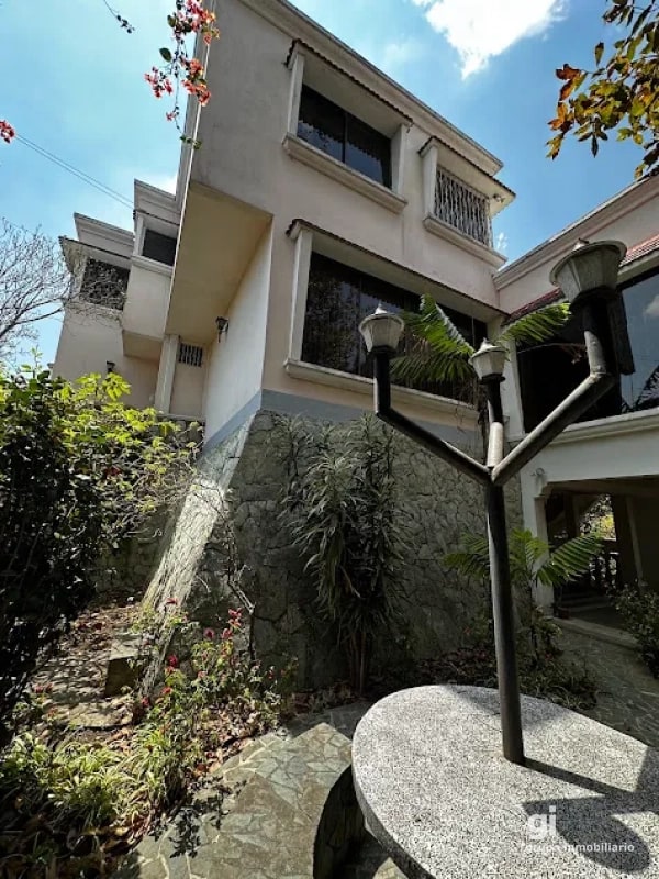 HERMOSA CASA EN COLONIA PRIMAVERA, ZONA 11 - 3