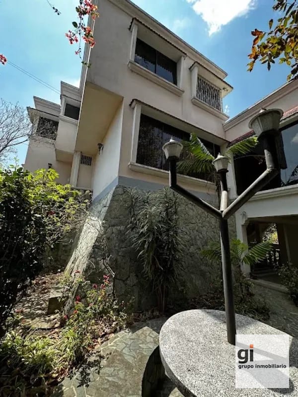 HERMOSA CASA EN COLONIA PRIMAVERA, ZONA 11 — Casa en Venta en La Primavera, Zona 11, Guatemala, Ciudad — foto 4 de 15