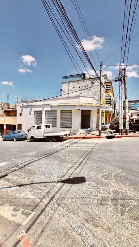 Esquina 32 Calle • Local en Renta • Avenida Bolívar • 140 M² - 5