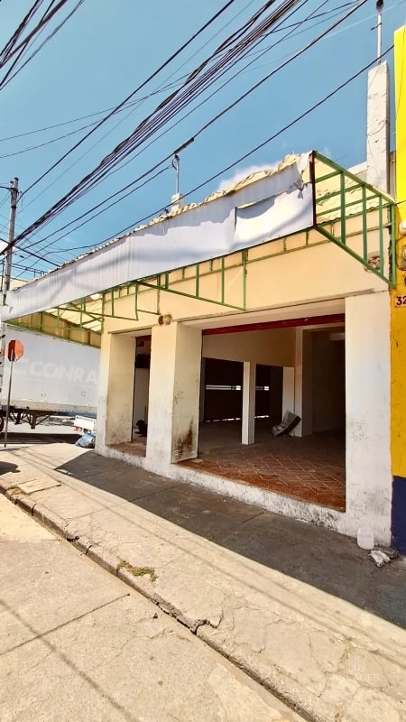Esquina 32 Calle • Local en Renta • Avenida Bolívar • 140 M² - 4