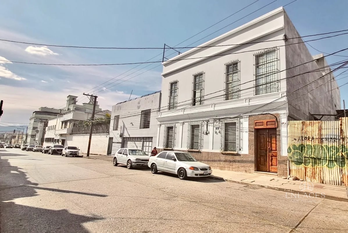 Zona 1 • Bodega en Renta • 15 calle y 3a. avenida - 6