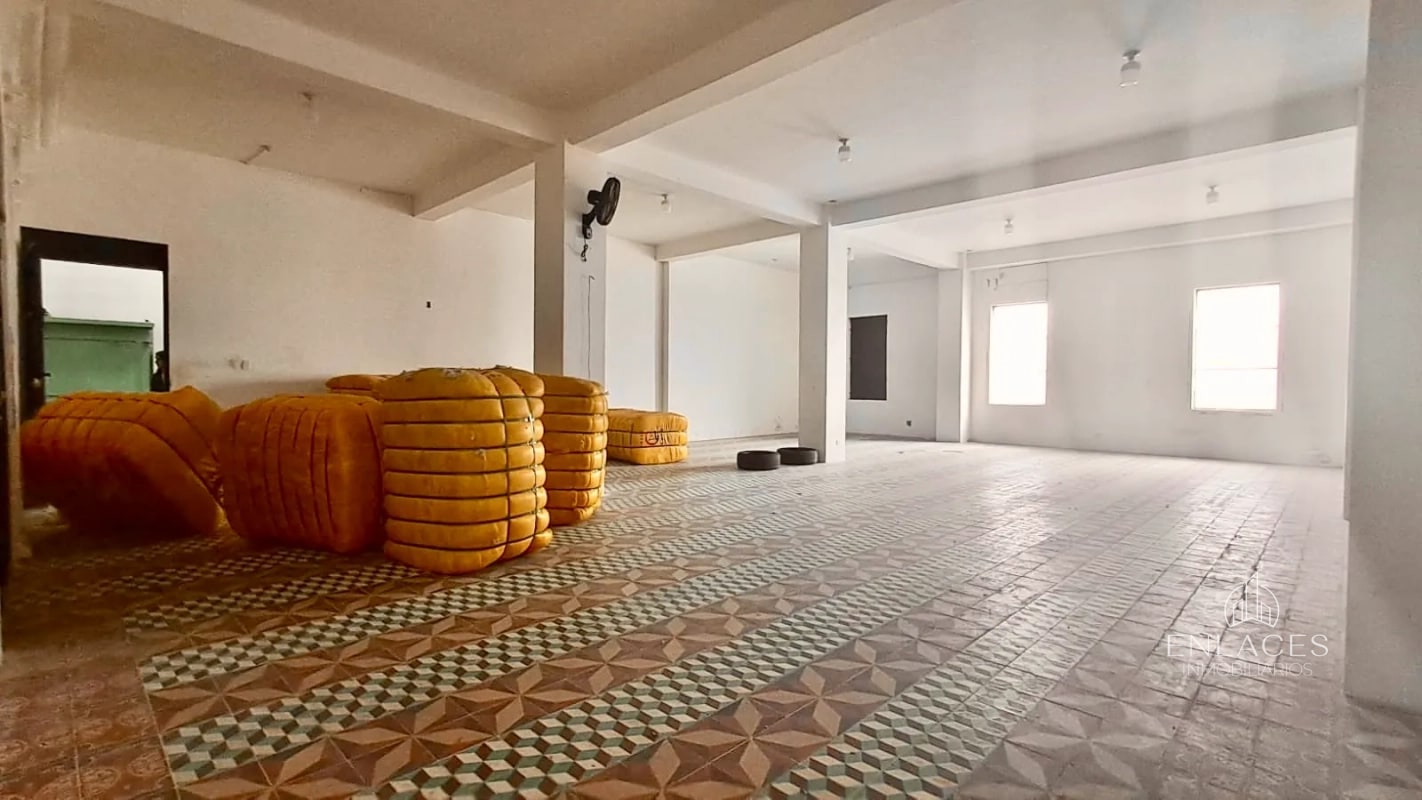 Zona 1 • Bodega en Renta • 15 calle y 3a. avenida - 4