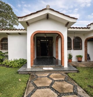 PRECIOSA CASA EN VENTA VISTA HERMOSA II — Casa en Venta en Vista Hermosa II, Zona 15, Guatemala, Ciudad — miniatura 1 de 10