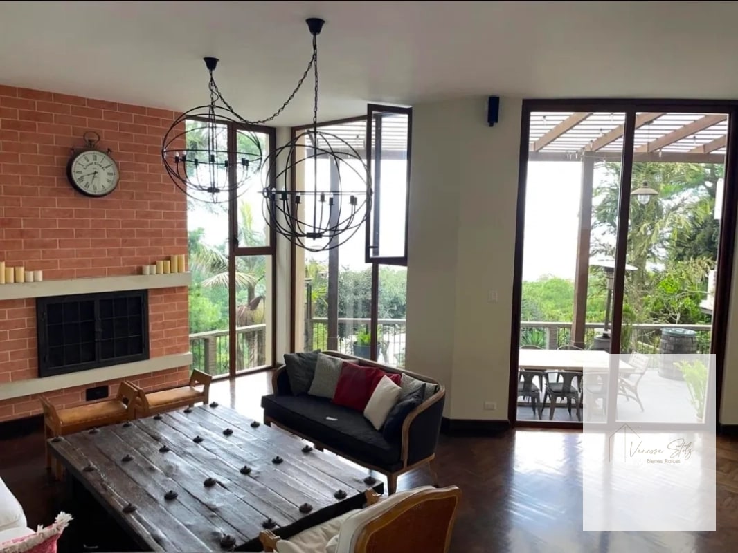 Hermosa casa en venta Montebello 2, Km 10.5 CAES - 10