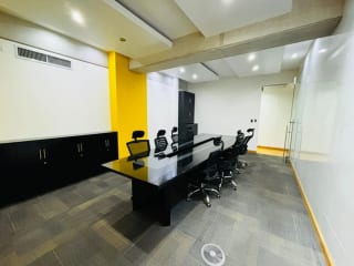 Oficina Amueblada de 130 mts en alquiler en zona 10 — Oficina en Alquiler en Zona 10, Guatemala, Ciudad — miniatura 6 de 12