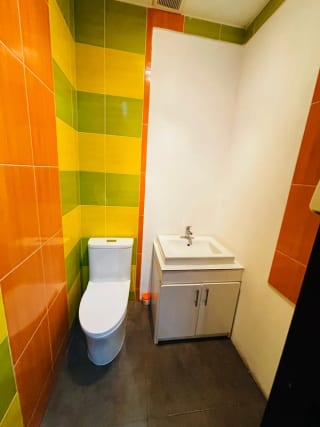 Oficina Amueblada de 130 mts en alquiler en zona 10 — Oficina en Alquiler en Zona 10, Guatemala, Ciudad — miniatura 2 de 12