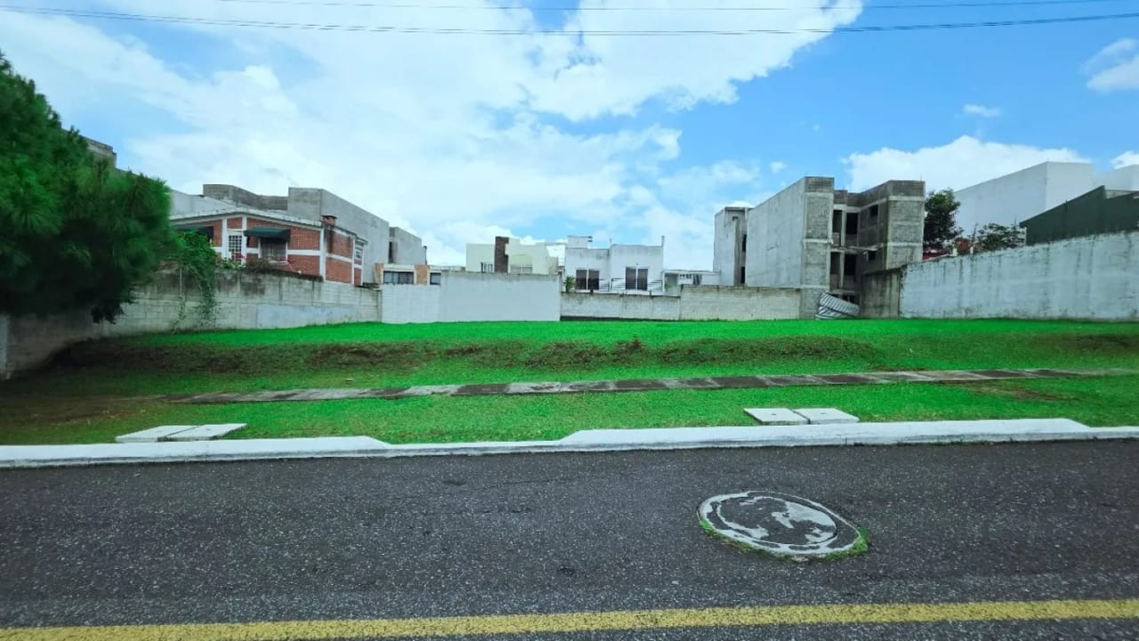 Terreno Grande en Venta en Hacienda Real Zona 16 — Terreno en Venta en Zona 16, Guatemala, Ciudad — foto 2 de 10