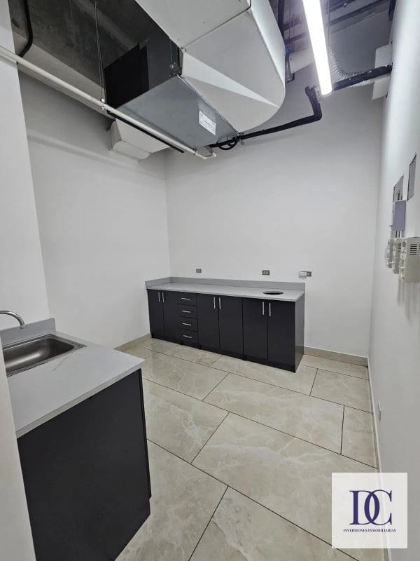 📍 OFICINA EN RENTA – EDIFICIO SPAZIO | ZONA 15 - 4