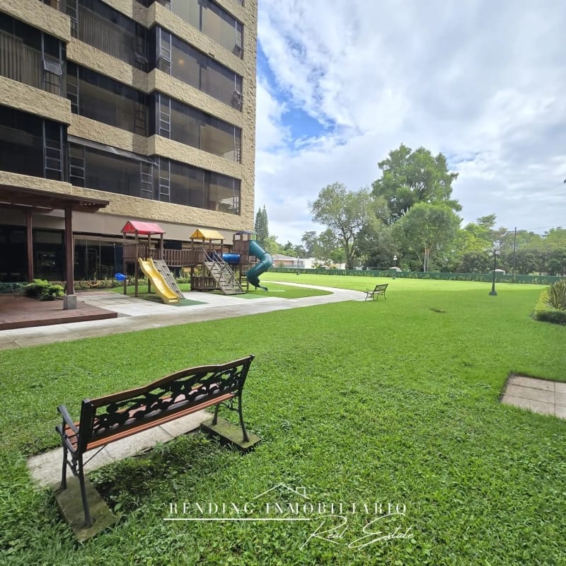 Apartamento en renta zona 10 Edificio Milenia amueblado de 2 habitaciones + 2 parqueos — Apartamento en Alquiler en Milenia, Zona 10, Guatemala, Ciudad — foto 3 de 9
