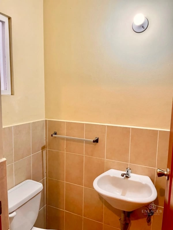 Zona 4 Mixco • Casa en Renta • Condominio El Barrio San Nicolás - 2