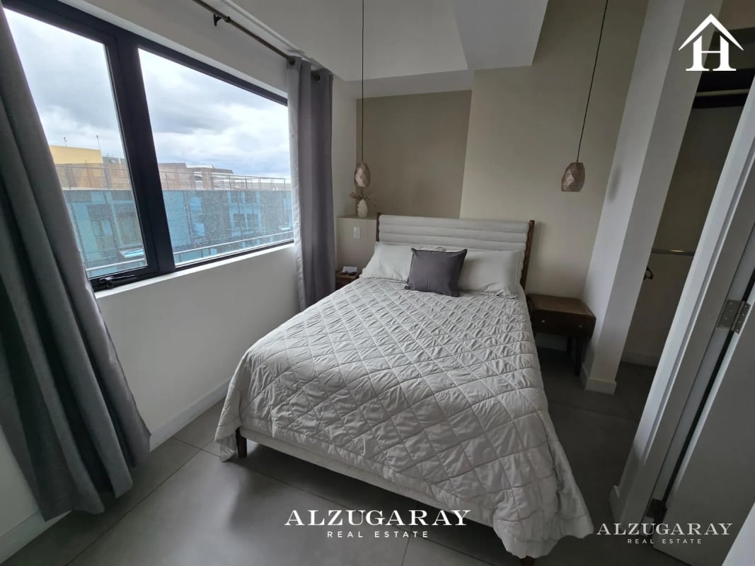 APTO. AMUEBLADO C/ BALCÓN - 2 HAB. / EDIFICIO EN ZONA 10 — Apartamento en Alquiler en Zona 10, Guatemala, Ciudad — foto 5 de 10