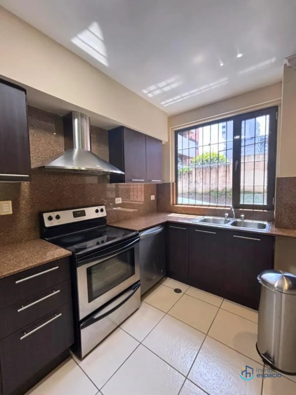 Apartamento en venta o alquiler en Edificio Plenum, 5ta Avenida Zona 14 - 13