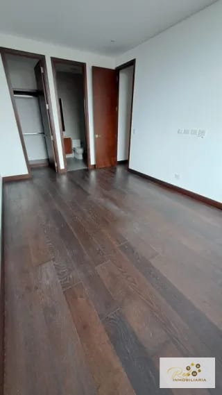 APARTAMENTO DE LUJO EN VENTA  📍 Edificio Echo – Zona 14 — Apartamento en Venta en Echo, Zona 14, Guatemala, Ciudad — miniatura 3 de 15