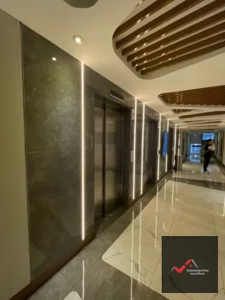 OFICINA EN RENTA ZONA 10 EDIFICIO RENOVATI  — Oficina en Alquiler en Zona 10, Guatemala, Ciudad — miniatura 3 de 8