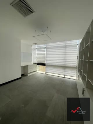 OFICINA EN RENTA ZONA 10 EDIFICIO RENOVATI  — Oficina en Alquiler en Zona 10, Guatemala, Ciudad — miniatura 4 de 8