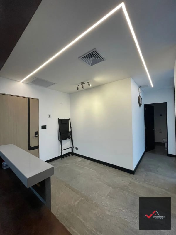 OFICINA EN RENTA ZONA 10 - 5