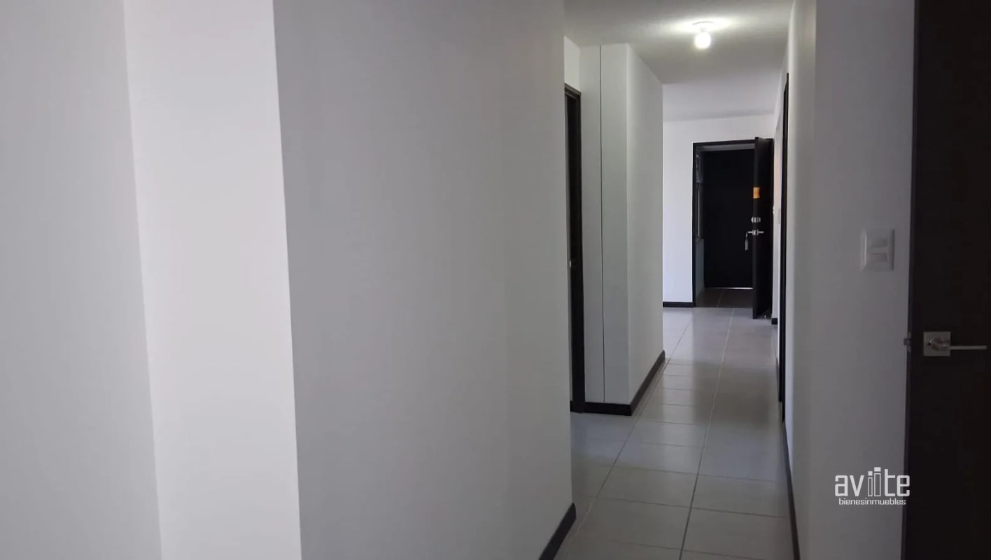 CONDADO NARANJO.   Serena.    apartamento de 3 habitaciones Q1,400,000 - 4