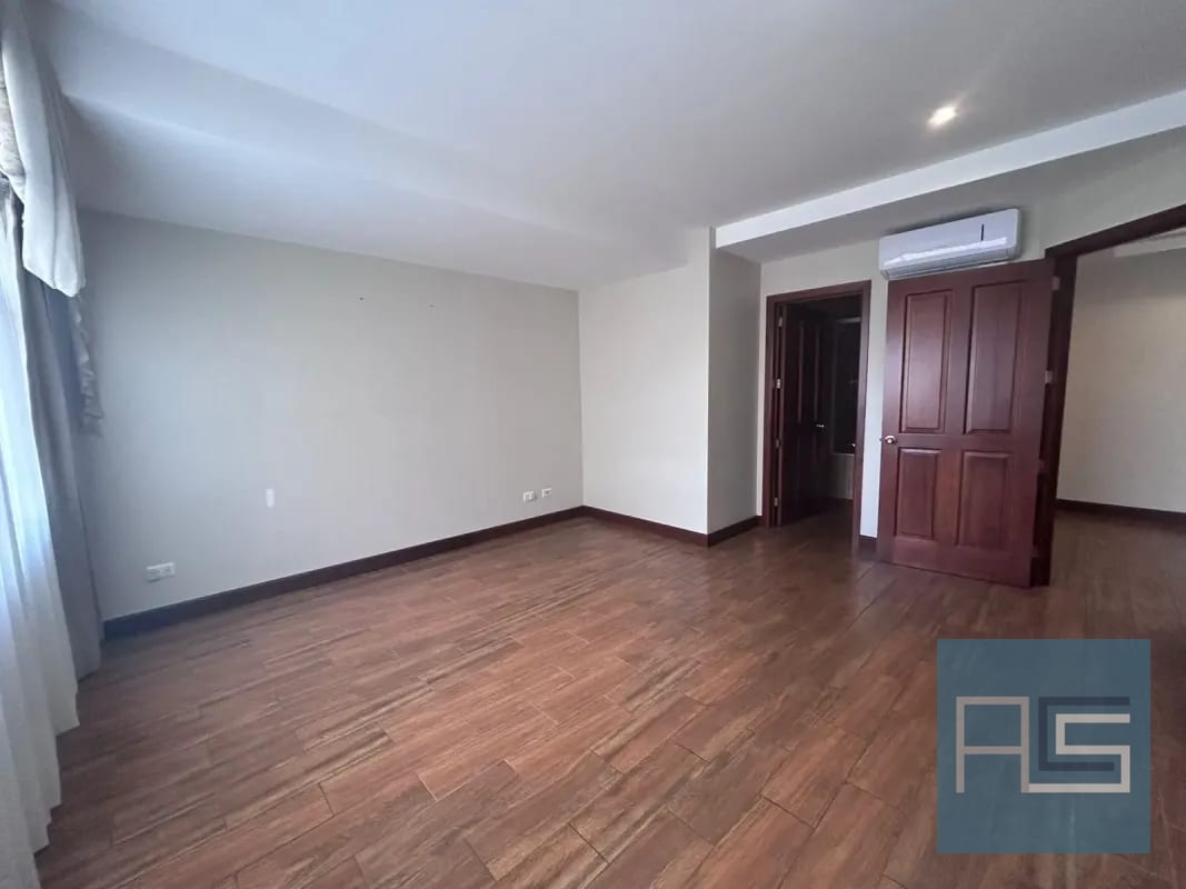 *Amplio apartamento de 2 hab con cuarto de servicio en nivel alto en Renta - Milenia, zona 10* — Apartamento en Alquiler en Milenia, Zona 10, Guatemala, Ciudad — foto 11 de 17