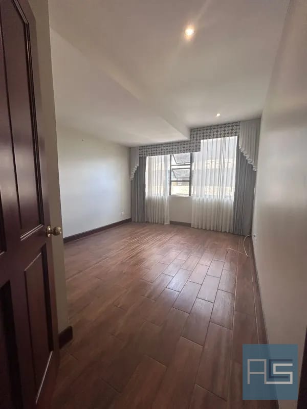 *Amplio apartamento de 2 hab con cuarto de servicio en nivel alto en Renta - Milenia, zona 10* — Apartamento en Alquiler en Milenia, Zona 10, Guatemala, Ciudad — foto 7 de 17