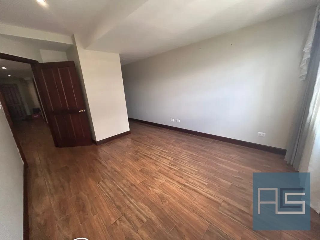 *Amplio apartamento de 2 hab con cuarto de servicio en nivel alto en Renta - Milenia, zona 10* — Apartamento en Alquiler en Milenia, Zona 10, Guatemala, Ciudad — foto 8 de 17