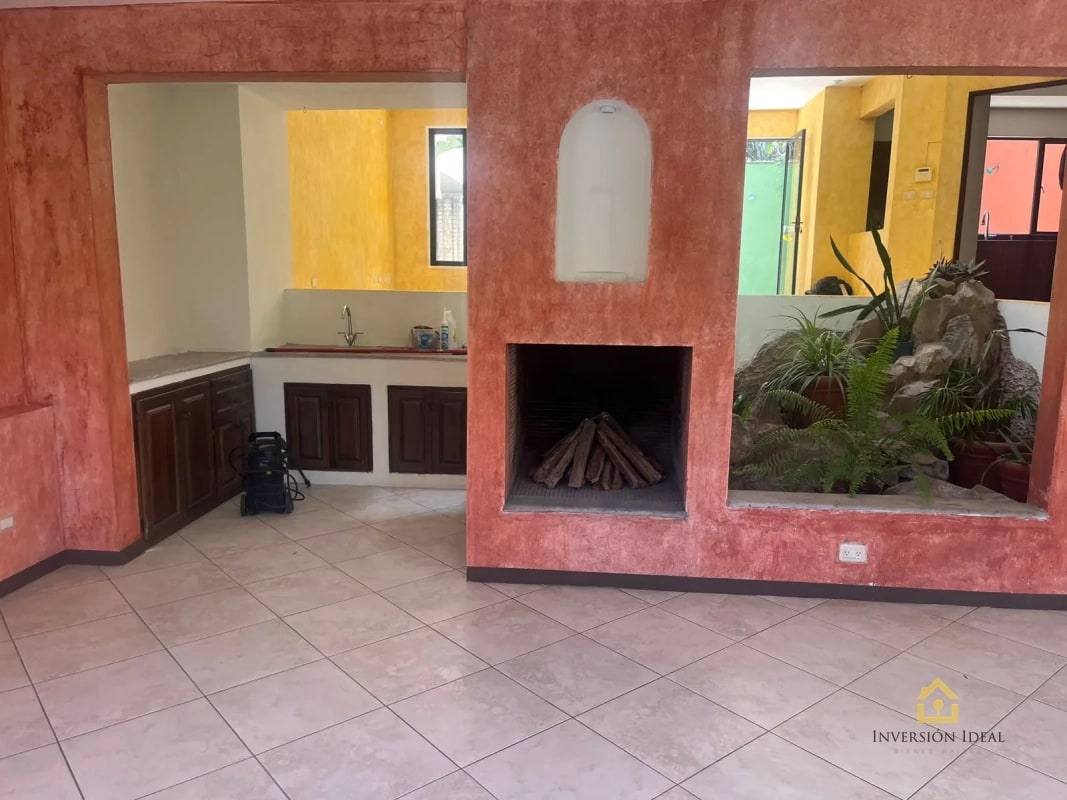 Rento Amplia Casa $1,500 en Kanajuyú 2 | 4 Dormitorios+Jardín y Chimenea Z16 - 11