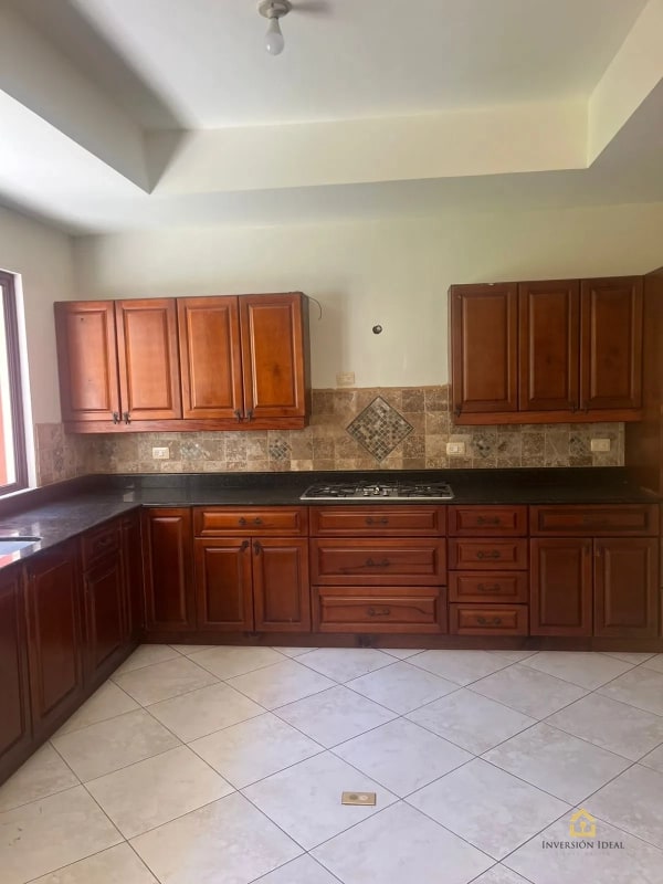 Rento Amplia Casa $1,500 en Kanajuyú 2 | 4 Dormitorios+Jardín y Chimenea Z16 - 4