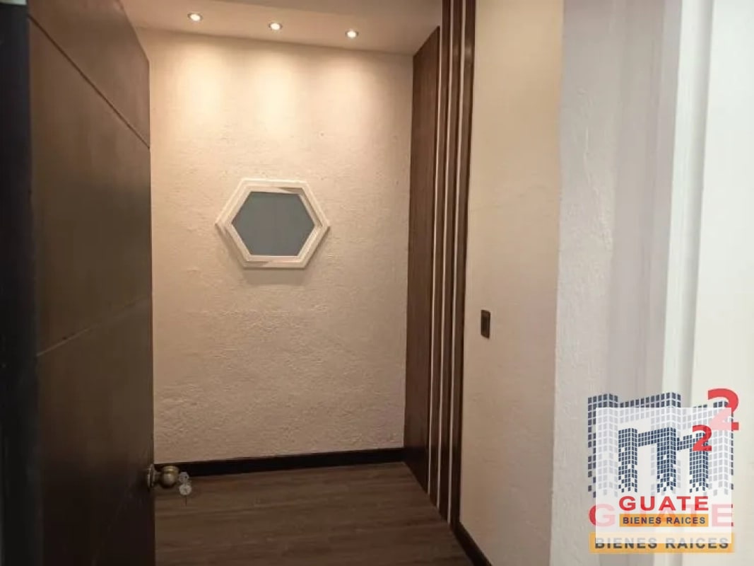 Casa fuera de condominio en Renta, Zona 10 - 8