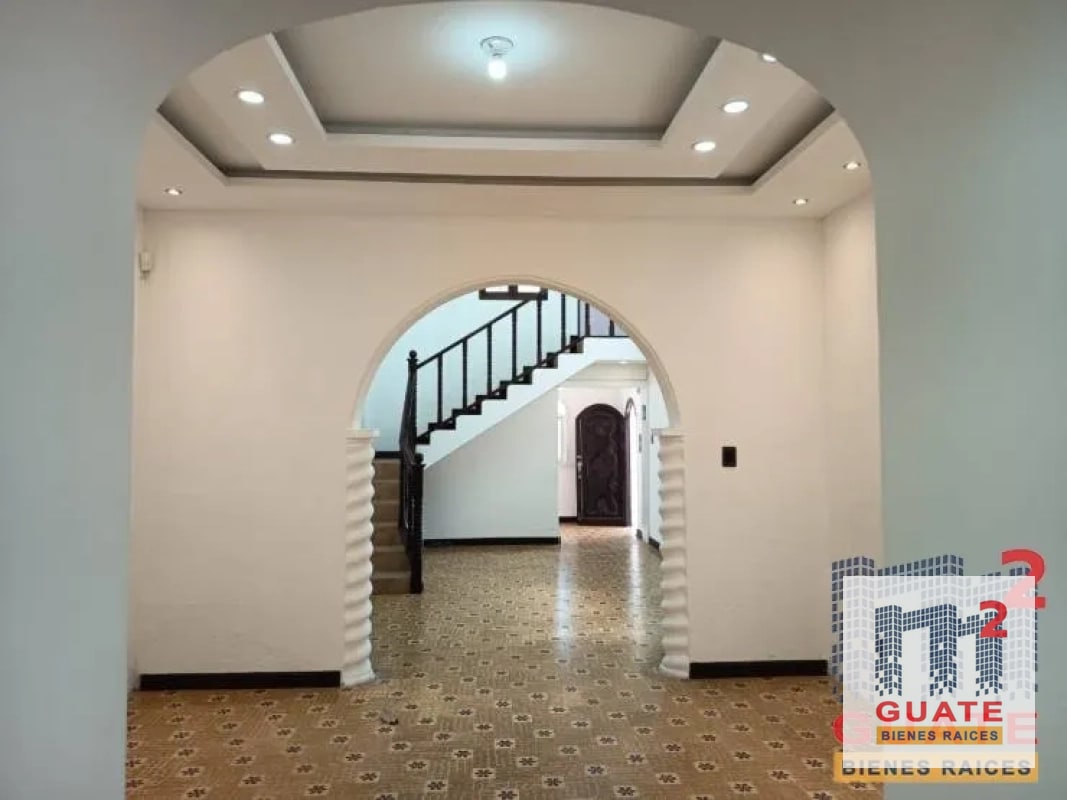 Casa fuera de condominio en Renta, Zona 10 - 4