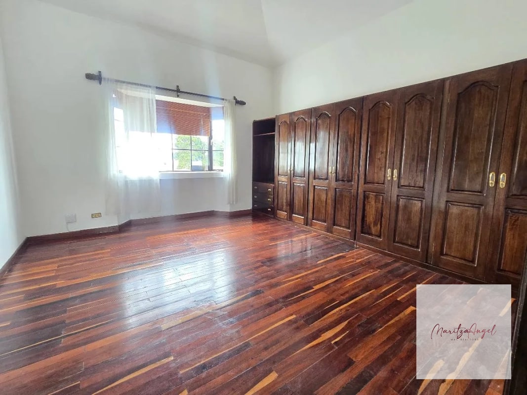ALQUILER DE CASA EN ZONA 16 - 12
