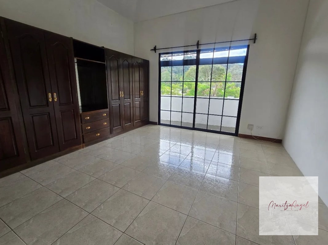 ALQUILER DE CASA EN ZONA 16 - 11