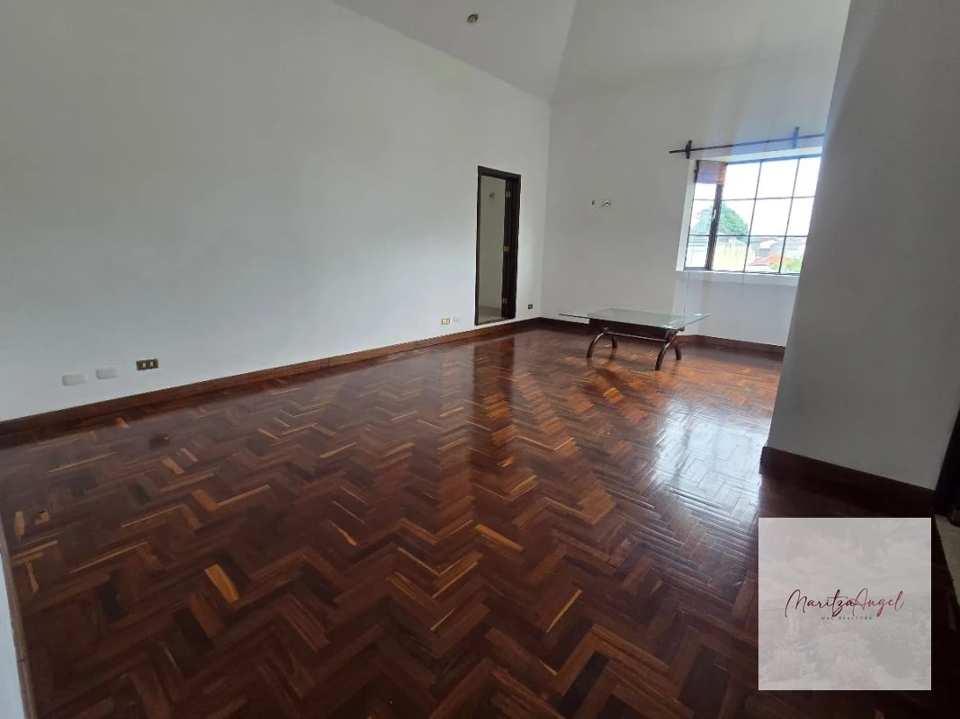 ALQUILER DE CASA EN ZONA 16 - 10