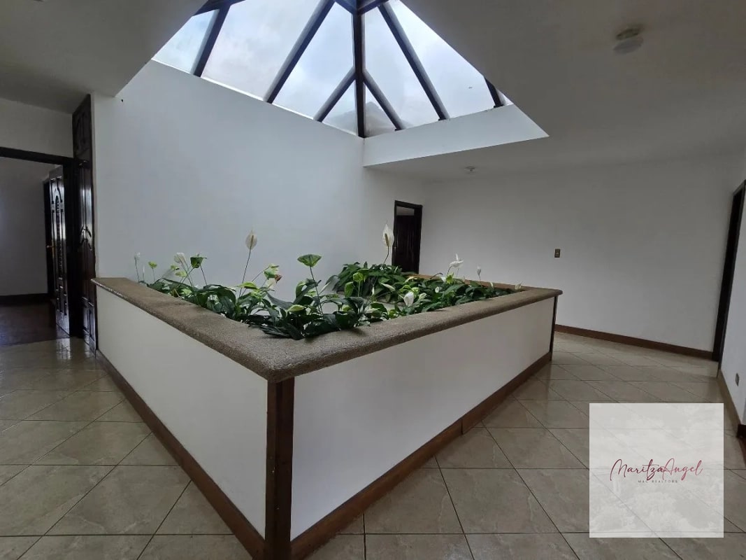 ALQUILER DE CASA EN ZONA 16 - 9