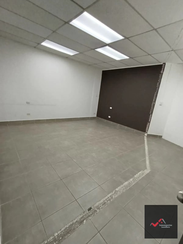Oficina en Renta Zona 10 - 9