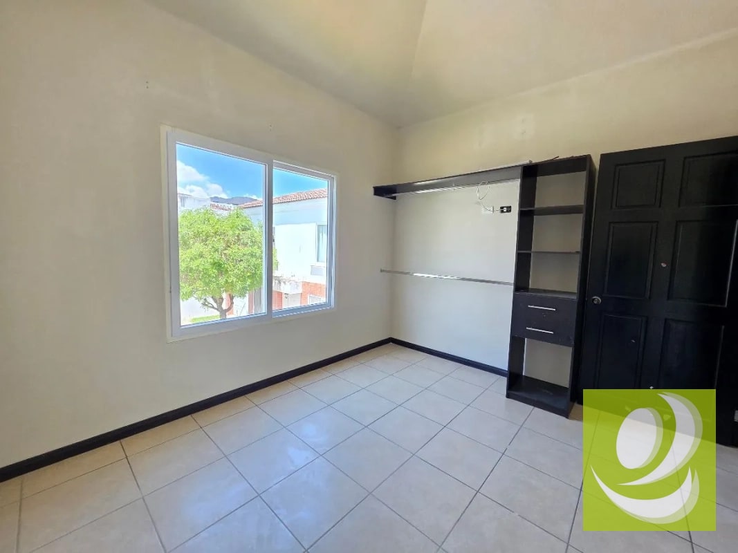 CASA EN VENTA EN HACIENDA DE LAS FLORES VILLA NUEVA - 2