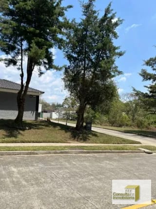 Casa y Campo/ terreno en venta/ 2411v2 — Terreno en Venta en Carretera a El Salvador, Guatemala, Ciudad — miniatura 2 de 4