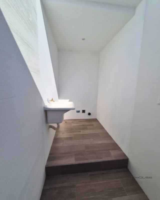 CASA EN VENTA EN ZONA 16 PARA ESTRENAR - 1