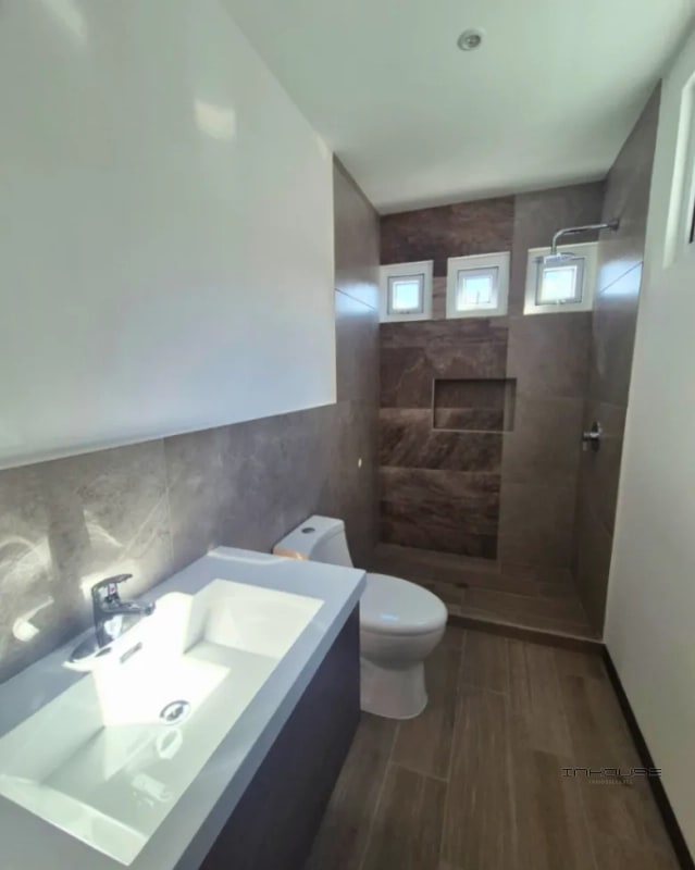 CASA EN VENTA EN ZONA 16 PARA ESTRENAR - 2