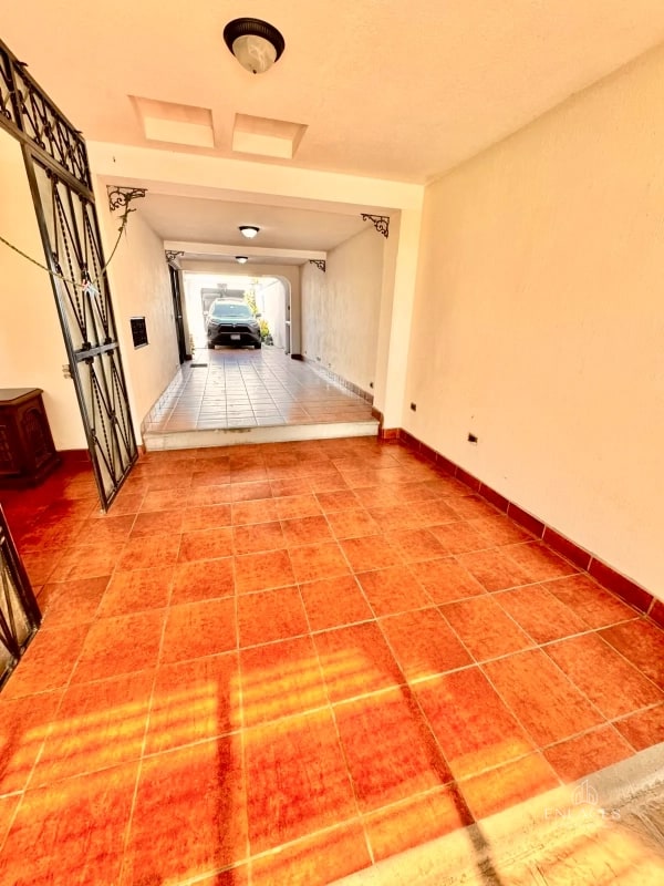 Zona 11 • Casa en Renta • Mariscal - 3