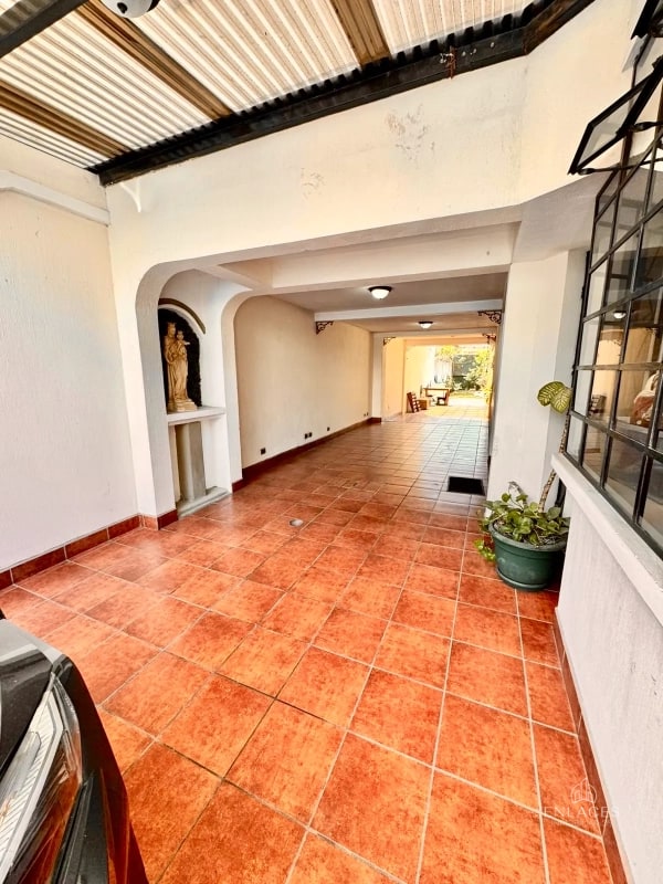 Zona 11 • Casa en Renta • Mariscal - 1
