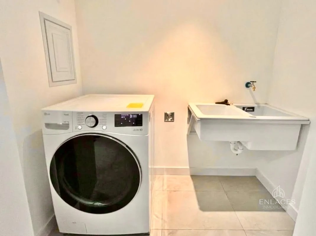 Zona 13 • Casa en Venta • Condominio Iridia Homes - 1
