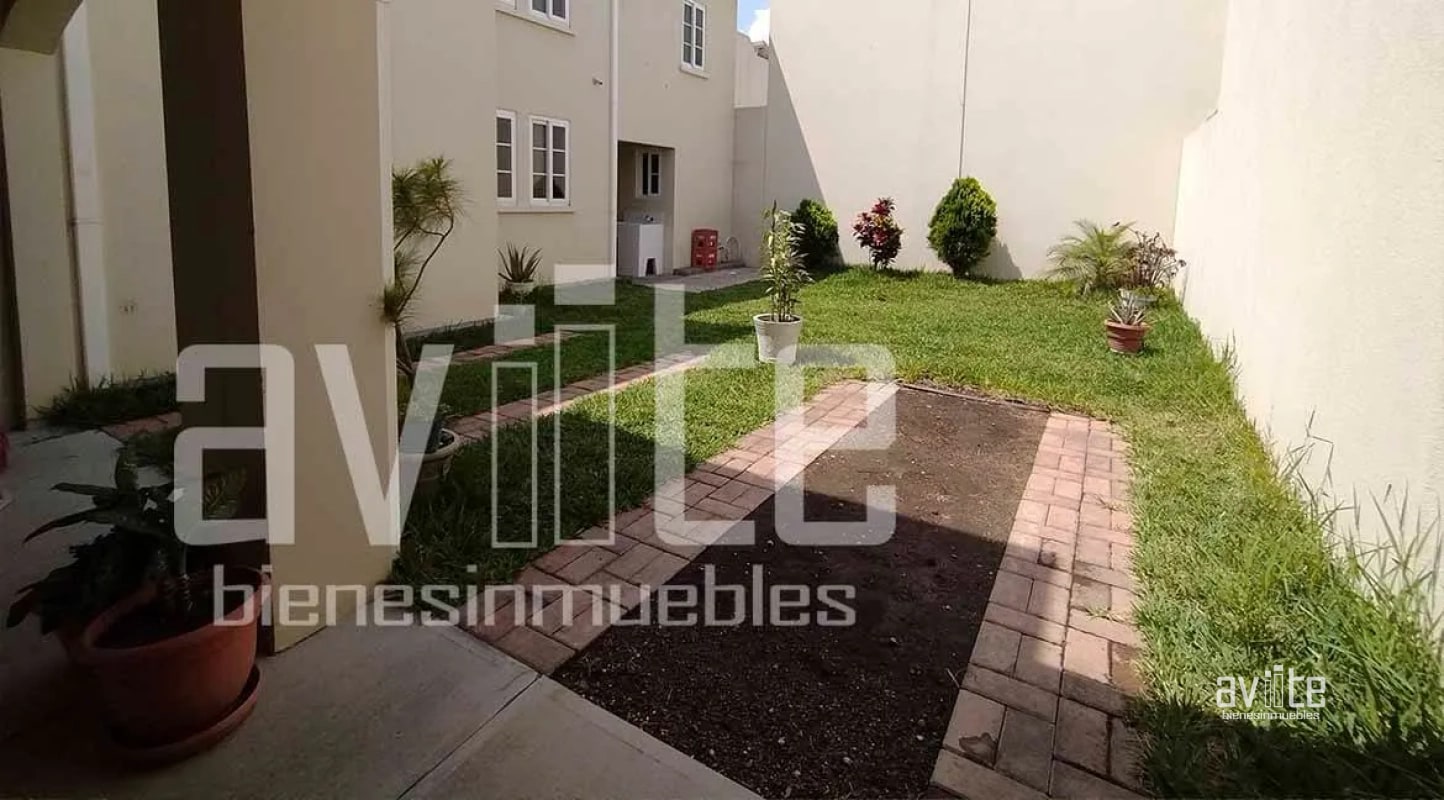 CONDADO NARANJO:    Casa tipo Real Navarra, dentro de Alameda Norte Q10,500 - 3