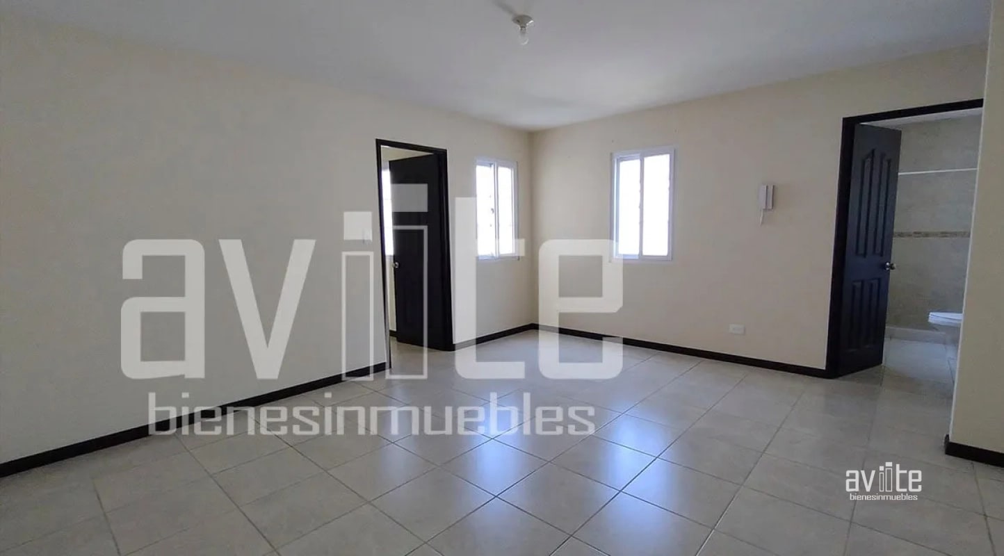 CONDADO NARANJO:    Casa tipo Real Navarra, dentro de Alameda Norte Q10,500 - 4