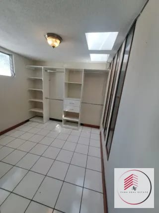 ALQUILER de casa en zona 16 concepción las lomas a una cuadra de la Universidad Landivar — Casa en Alquiler en Zona 16, Guatemala, Ciudad — miniatura 4 de 17
