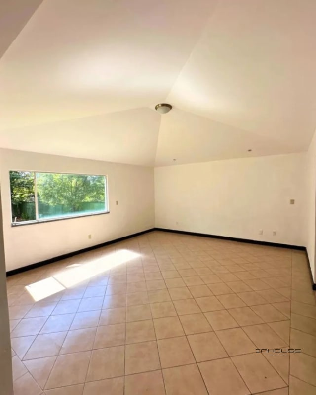 CASA EN RENTA EN CAES KM 23.5 DE UN NIVEL Y AMPLIO JARDIN - 6