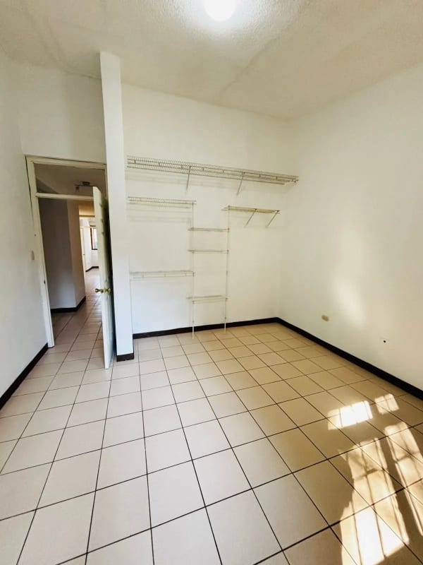 Linda Casa con jardín en Venta en Km. 27 CAES — Casa en Venta en Carretera a El Salvador, Guatemala, Ciudad — foto 9 de 16
