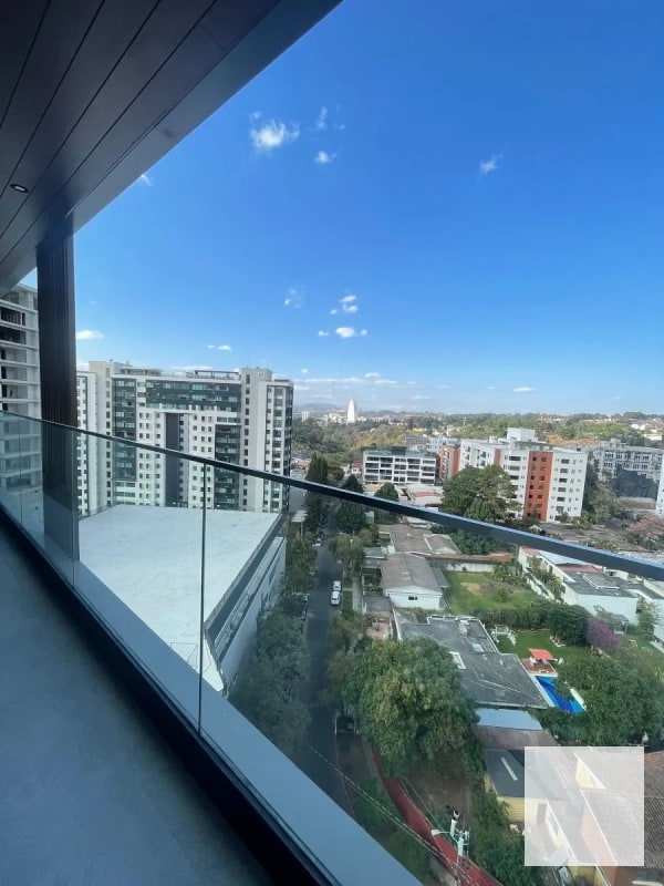 Elegante apartamento en nivel alto dentro de Gaura - zona 15 - 10
