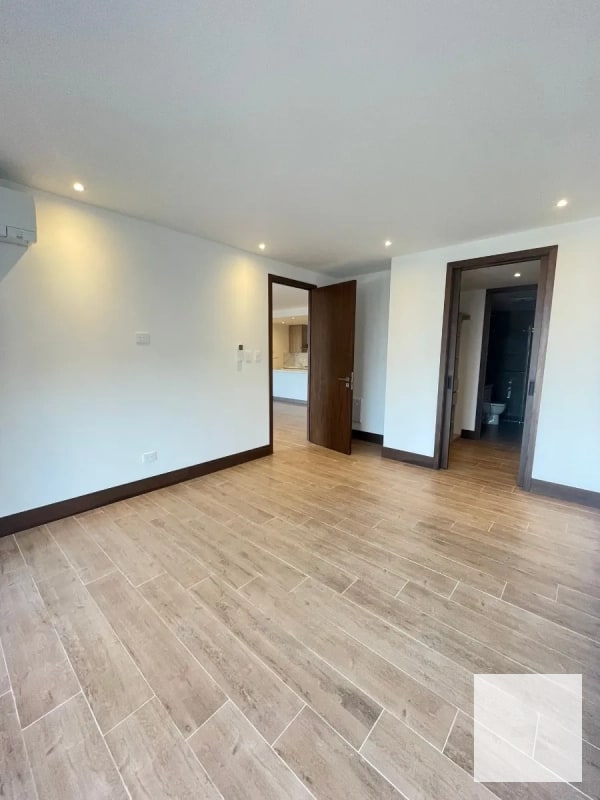Elegante apartamento en nivel alto dentro de Gaura - zona 15 - 8